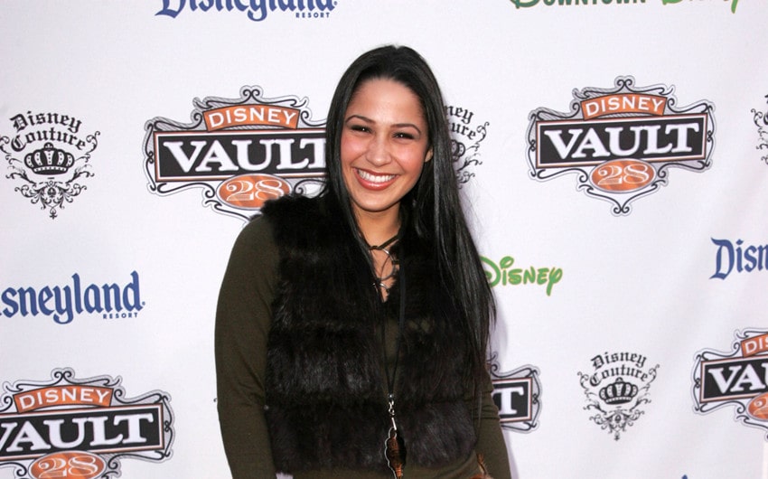 Read more about the article Exploring Jennifer Peña’s Net Worth and Career Achievements